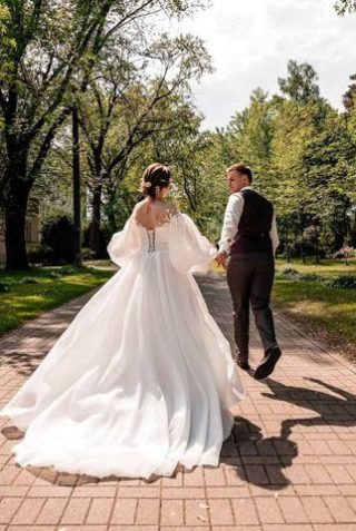 Свадебное платье с рукавами в стиле бохо