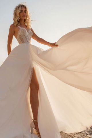 свадебное платье с разрезом